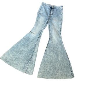 Free People's Ultra Flattering Flare Jeans NWT SIZE 27